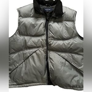 XL vintage puffer vest men’s size, grey and black structure brand